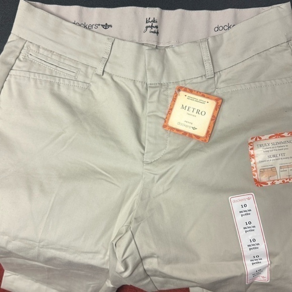 815.   NWT  Dockers women’s Tan Metro trousers with slimming panel size  10P